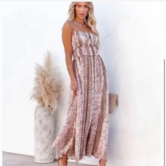 Vici Dresses & Skirts - Vici Floral Smocked Waist Maxi Dress Size Medium